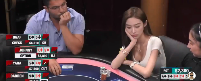 YARA扑克大赛_德州扑克女选手高兴_德扑美女YARA精彩牌局