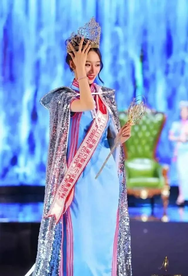 德扑美女YARA精彩牌局_YARA扑克大赛_德州扑克女选手高兴