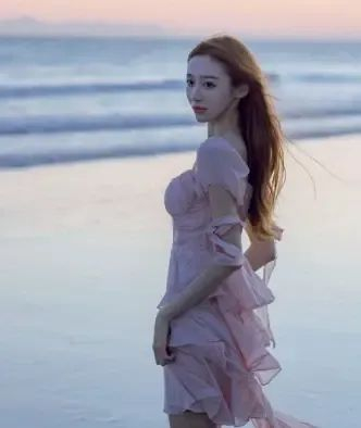 YARA扑克大赛_德州扑克女选手高兴_德扑美女YARA精彩牌局