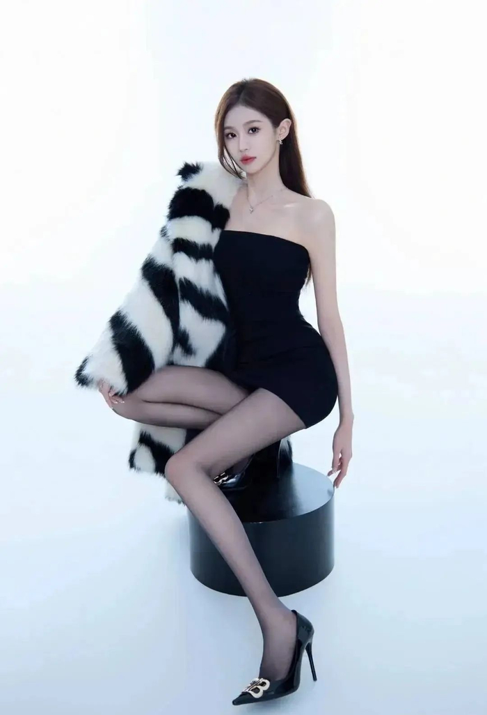 德州扑克女选手高兴_YARA扑克大赛_德扑美女YARA精彩牌局