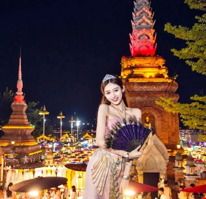德扑美女YARA精彩牌局_德州扑克女选手高兴_YARA扑克大赛
