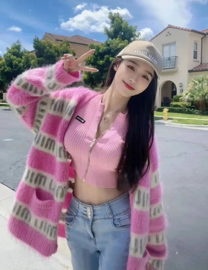 德州扑克女选手高兴_德扑美女YARA精彩牌局_YARA扑克大赛