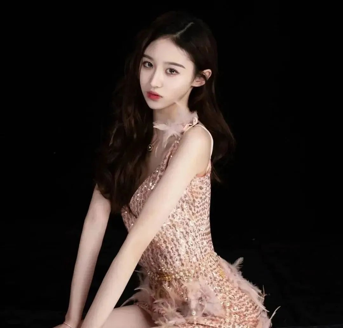 YARA扑克大赛_德州扑克女选手高兴_德扑美女YARA精彩牌局
