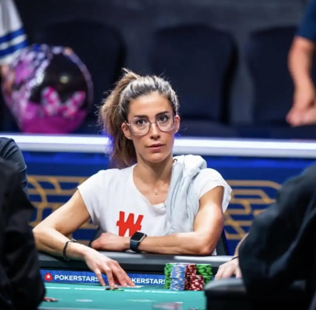 德州扑克职业女选手_刘璇获得Triton Poker冠军_女性扑克选手刘璇