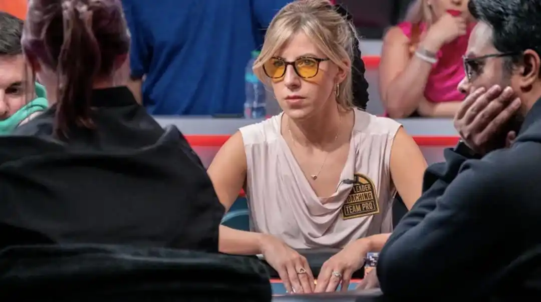 德州扑克职业女选手_女性扑克选手刘璇_刘璇获得Triton Poker冠军