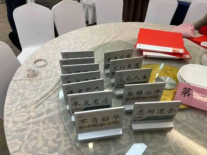 德州扑克家庭局指南_德州扑克局上使诈_扑克牌选择与筹码配置