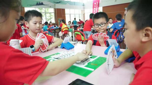 小学生学桥牌好处_青少年桥牌推广_德州扑克vs桥牌