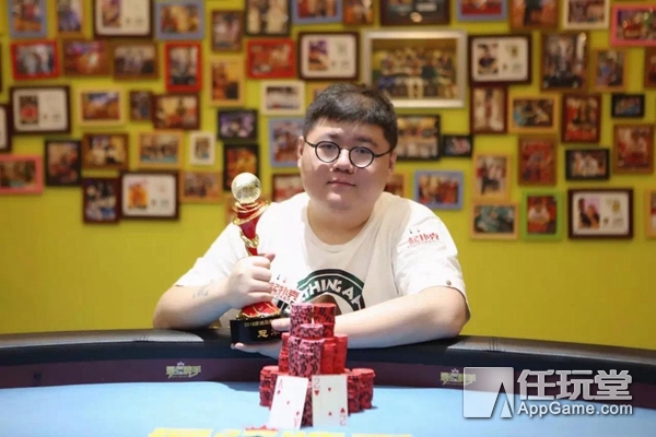 拿起德州扑克_WSOP 24K王者单挑赛 腾讯天天德州 线下决赛