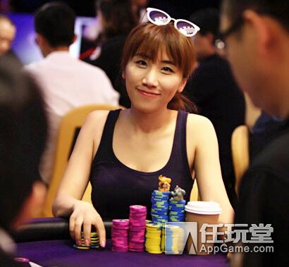拿起德州扑克_WSOP 24K王者单挑赛 腾讯天天德州 线下决赛