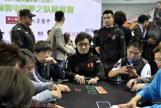 汪峰参加慈善赛活动报道_德州扑克pk_扑克比赛涉嫌赌博追踪