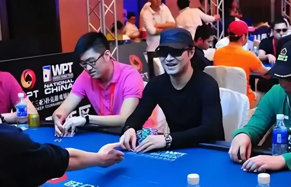 明星赌博新闻_赌桌上输光的明星_明星玩德州扑克