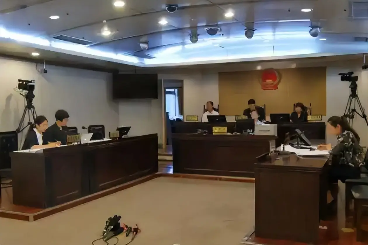明星赌博新闻_赌桌上输光的明星_明星玩德州扑克
