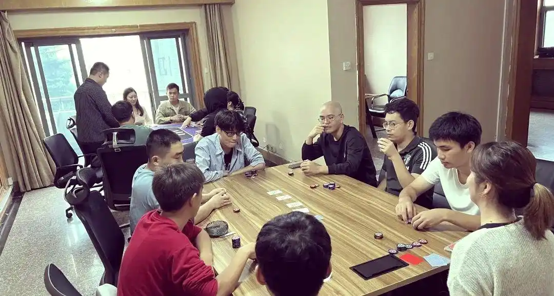 德州扑克 简介_德州扑克游戏规则_德州扑克与金融共通点
