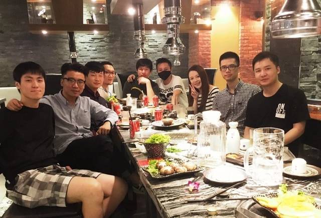 德州扑克收入与生活_德州扑克mtt addon_德州扑克职业玩家