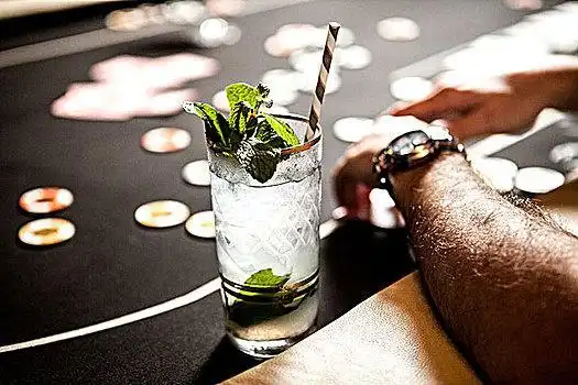 德州酒吧创业趋势_棋牌室 德州扑克_德州扑克酒吧经营模式