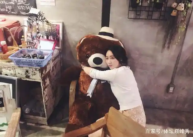 德州扑克女玩家李思晓经历_中国首位德州扑克亚洲冠军李思晓_德州扑克冠军图片 中国