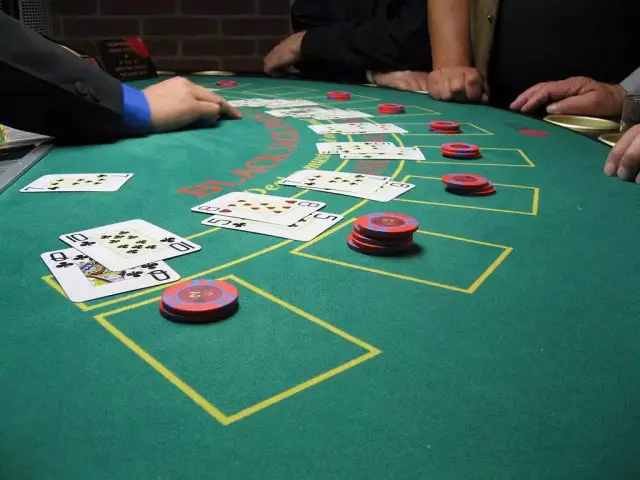 棋牌游戏赌博产业链_天天德州监管收紧_德州扑克的原理