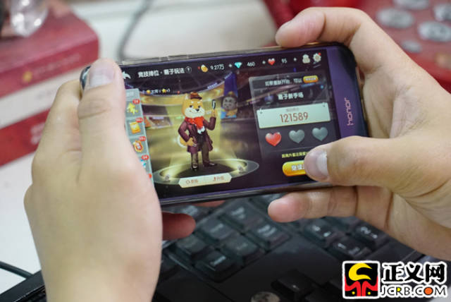 线上德州扑克游戏抽水_网络赌博定罪标准_区分棋牌游戏APP是否涉嫌赌博